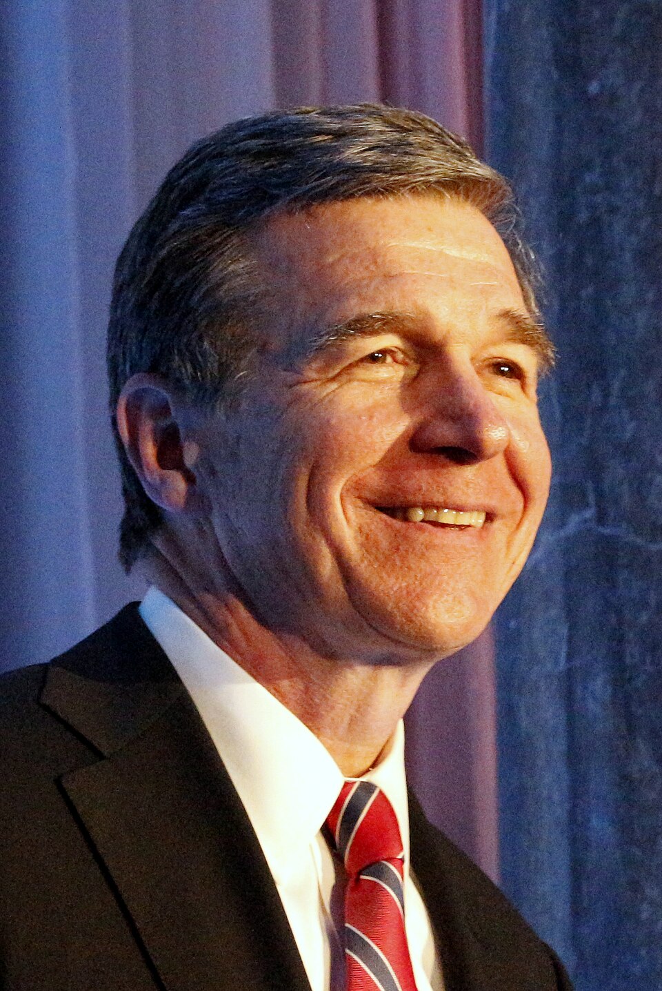 Official portrait of former Gov. Roy Cooper